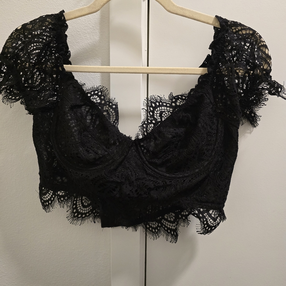 Leau Cropped Bralette Top Black Lace